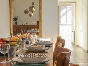Maisons de vacances Gite spacieux dans le Perche avec WIFI inclus, ideal pour reunions familiales - FR-1-497-240 : photos des chambres