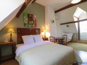 Maisons de vacances Magnifique moulin avec piscine et golf dans le Parc Naturel du Perche - FR-1-497-186 : photos des chambres
