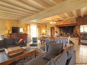 Maisons de vacances Magnifique moulin avec piscine et golf dans le Parc Naturel du Perche - FR-1-497-186 : photos des chambres