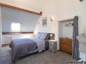 Maisons de vacances Magnifique moulin avec piscine et golf dans le Parc Naturel du Perche - FR-1-497-186 : photos des chambres