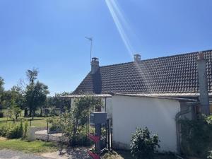 Maisons de vacances Ferme renovee avec etang prive, proche de la foret de Troncais, ideale pour peche et detente - FR-1-489-389 : photos des chambres