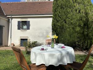 Maisons de vacances Gite confort au coeur de l'Allier : randonnees, canoe, peche, vignoble, terrasse, tout inclus - FR-1-489-512 : photos des chambres