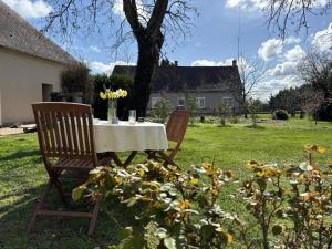 Maisons de vacances Gite confort au coeur de l'Allier : randonnees, canoe, peche, vignoble, terrasse, tout inclus - FR-1-489-512 : photos des chambres