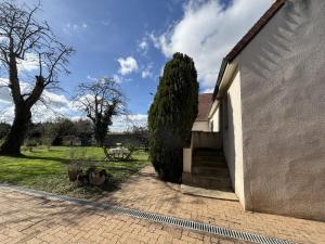 Maisons de vacances Gite confort au coeur de l'Allier : randonnees, canoe, peche, vignoble, terrasse, tout inclus - FR-1-489-512 : photos des chambres