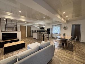 Gîte paisible à Cognat-Lyonne, jusquà 6 pers, jardin privé - FR-1-489-566