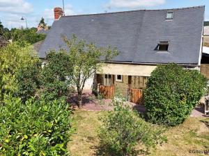 Maisons de vacances Charmante maison avec parking, jardin et WIFI a Rouperroux - FR-1-497-219 : Maison de Vacances