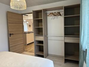 Maisons de vacances Gite paisible 6 pers proche Vichy et Clermont-Ferrand - FR-1-489-566 : photos des chambres