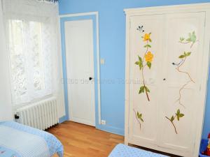 Maisons de vacances Gite pres de Tours au coeur des Chateaux de la Loire avec jardin et WIFI - FR-1-381-436 : photos des chambres