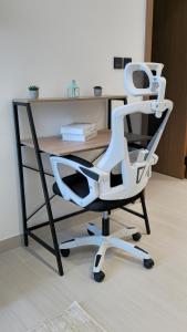 Modern & Stylish 1BR, Pool & Gym