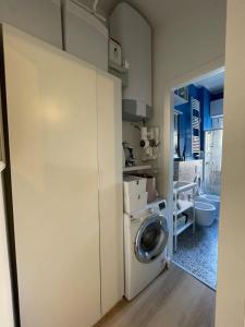 The Comfy Hub - A stones throw from the Metro