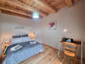 Maisons de vacances Maison de Campagne Confortable pour 10 Personnes avec Wifi - FR-1-496-347 : photos des chambres