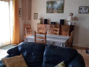 Maisons de vacances Evasion a Luzille : Havre de Paix avec Jardin Privatif, proche Chenonceau et Beauval - FR-1-381-303 : photos des chambres