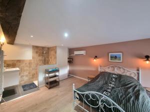 Maisons de vacances Deux Gites Accueillants avec Wifi et Animaux Admis - FR-1-496-344 : photos des chambres
