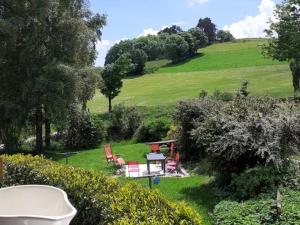 Maisons de vacances Gite chaleureux a Sauvain avec jardins, activites familiales et spa en option - FR-1-496-94 : photos des chambres