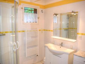 Maisons de vacances Charmante maison proche de Tours, chateaux et vignobles, grand jardin, equipements modernes, WiFi. - FR-1-381-220 : photos des chambres