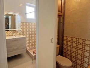Maisons de vacances Charmant gite a la ferme avec terrasse pres de Saint-Etienne, 1 chambre, wifi, animaux acceptes - FR-1-496-144 : photos des chambres