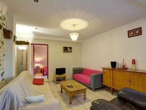 Maisons de vacances Gites au coeur du Parc du Pilat, parfait pour les familles et amateurs d'activites en plein air - FR-1-496-72 : photos des chambres