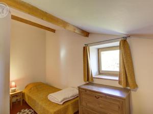 Maisons de vacances Gites au coeur du Parc du Pilat, parfait pour les familles et amateurs d'activites en plein air - FR-1-496-72 : photos des chambres
