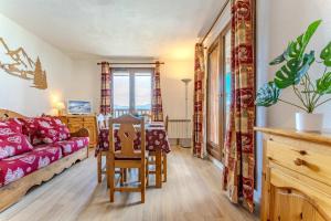 Stylish 2BR Ski-In Apartment - Heart of Val Thorens, Amazing Views & Parking