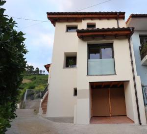 MC Vega- Mi Casina con vistas al mar