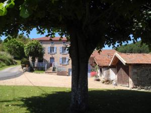 Maisons de vacances Gite rural familial avec jardin, terrasse et equipements modernes pres du Parc Livradois Forez - FR-1-496-22 : photos des chambres