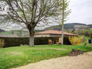 Maisons de vacances Gite rural familial avec jardin, terrasse et equipements modernes pres du Parc Livradois Forez - FR-1-496-22 : photos des chambres