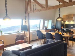 Maisons de vacances Gite chaleureux au Bessat pour 6 a 8 pers., animaux admis, grand jardin - FR-1-496-350 : photos des chambres