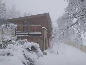 Maisons de vacances Gite chaleureux au Bessat pour 6 a 8 pers., animaux admis, grand jardin - FR-1-496-350 : photos des chambres