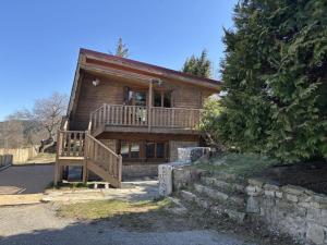 Maisons de vacances Gite chaleureux au Bessat pour 6 a 8 pers., animaux admis, grand jardin - FR-1-496-350 : photos des chambres