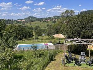 Maisons de vacances Gite Avec Piscine, Chevaux Acceptes, Confort Moderne - FR-1-496-126 : photos des chambres
