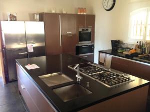 Maisons de vacances Villa With Pool In Chateauneuf-Du-Pape : photos des chambres