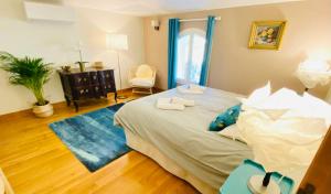 Maisons de vacances Villa With Pool In Chateauneuf-Du-Pape : photos des chambres