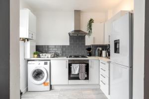 4 Bed near Anfield Stadium-Perfect for Groups & Contractors