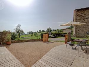 Ferme traditionnelle rénovée avec cour privative à Verrières-en-Forez - FR-1-496-314