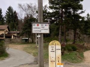 Gîte douillet avec terrasse, jardin et cheminée à Saint-Priest-la-Prugne - FR-1-496-348