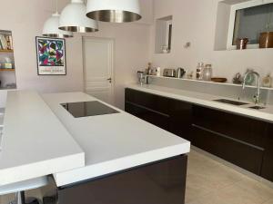 Maisons de vacances Family Home With Pool In Cruzy : photos des chambres