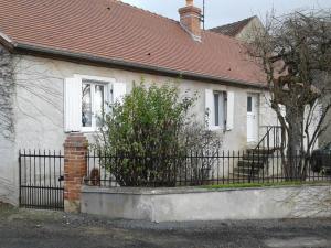 Maisons de vacances Maison cocooning avec jardin et cheminee pres de Vichy – velos et animaux acceptes - FR-1-489-68 : photos des chambres