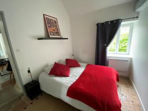 Maisons de vacances Maison cocooning avec jardin et cheminee pres de Vichy – velos et animaux acceptes - FR-1-489-68 : photos des chambres