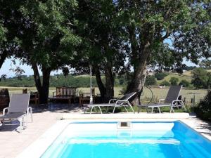 Maisons de vacances Longere renovee avec piscine privee, Wifi et animaux acceptes en Auvergne - FR-1-489-229 : photos des chambres