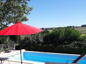 Maisons de vacances Longere renovee avec piscine privee, Wifi et animaux acceptes en Auvergne - FR-1-489-229 : photos des chambres