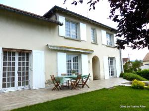 Grande maison contemporaine avec piscine et animaux admis - FR-1-489-134