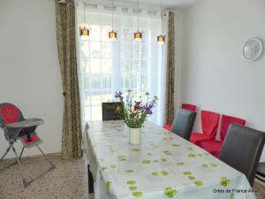 Maisons de vacances Grande maison contemporaine avec piscine privee, proche lac, randonnees et activites de loisirs - FR-1-489-134 : photos des chambres