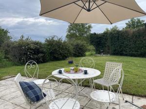 Maisons de vacances Maison de Charme avec Jardin Prive et Randonnees, Ideale pour Familles et Cavaliers - FR-1-489-449 : photos des chambres