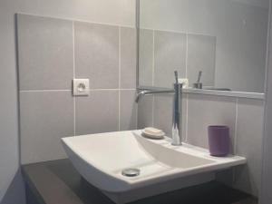 Maisons de vacances Maison de Charme avec Jardin Prive et Randonnees, Ideale pour Familles et Cavaliers - FR-1-489-449 : photos des chambres