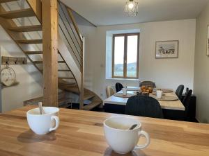 Ancienne bergerie rénovée avec piscine et grand jardin en Auvergne - FR-1-489-411