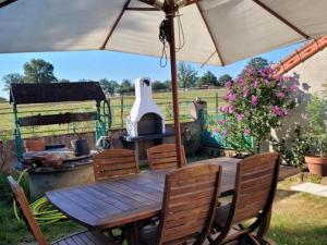 Maisons de vacances Gite familial a la ferme avec terrasse - chevaux, poneys, proche Montlucon et thermes Neris les Bains - FR-1-489-430 : photos des chambres
