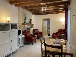 Maisons de vacances Maison renovee en campagne avec jardin prive et tout confort, pres de Vichy - FR-1-489-381 : photos des chambres