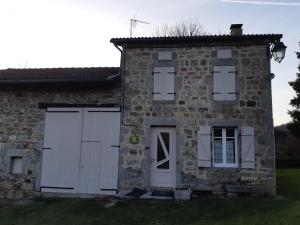 Maisons de vacances Charmante Fermette avec Jardin, Proche Randonnees et Ski, a Lavoine - FR-1-489-136 : photos des chambres