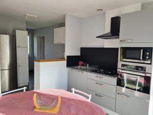 Gîte confortable avec piscine partagée et animaux admis - FR-1-489-76