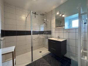 Maisons de vacances Fermette renovee avec jardin clos, animaux acceptes, WiFi et parking - FR-1-489-87 : photos des chambres